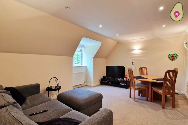 72  Flat 9, Portsmouth Road, Camberley photo 2