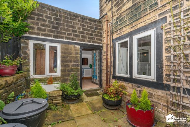 3-bed semi-detached on 1, Crowther Cottage, Huddersfield, £239,000