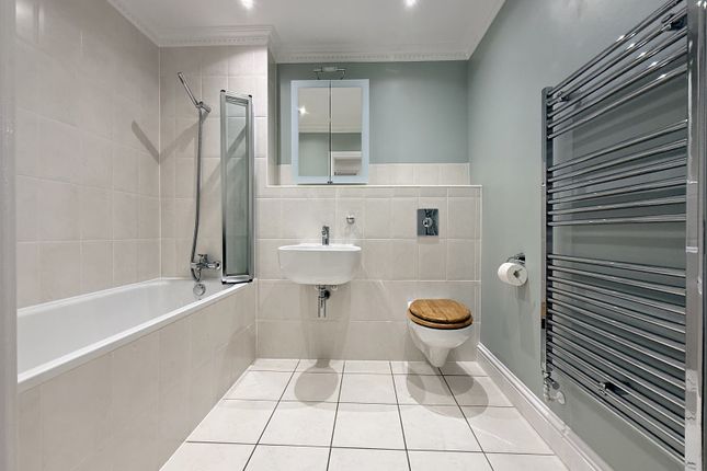 32, Western Courtyard, Pontyclun photo 2