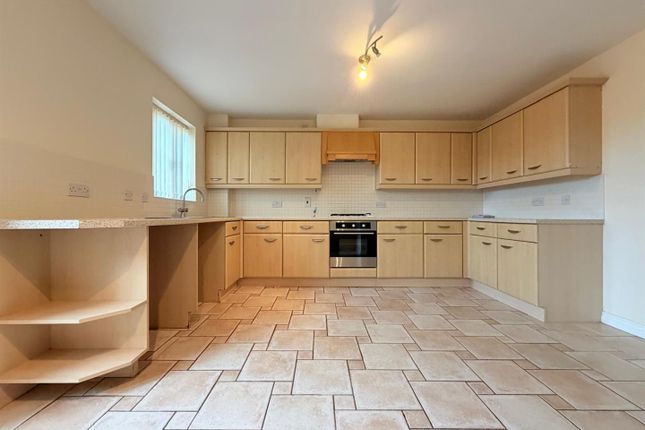 Popham Close, Tiverton photo 3
