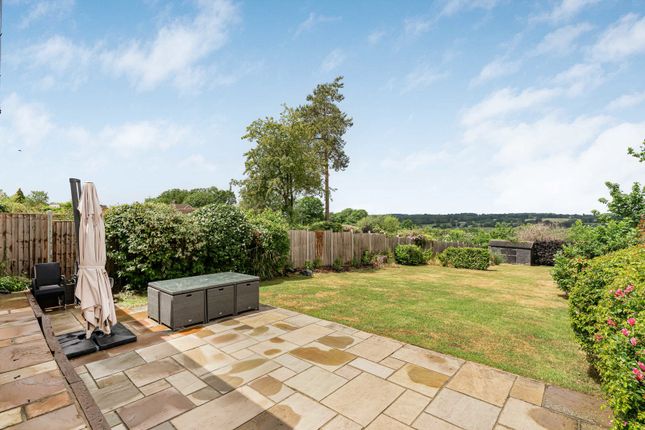 6, Copse Way, Farnham photo 4