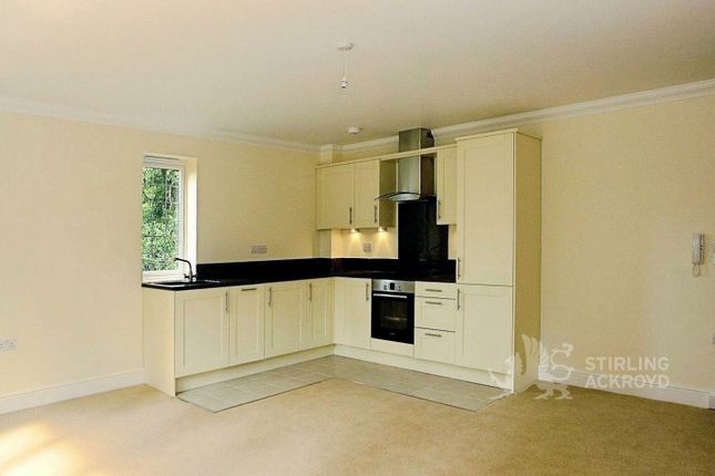 Flat 3, Stratford House, 50, Station Approach, Surrey photo 4