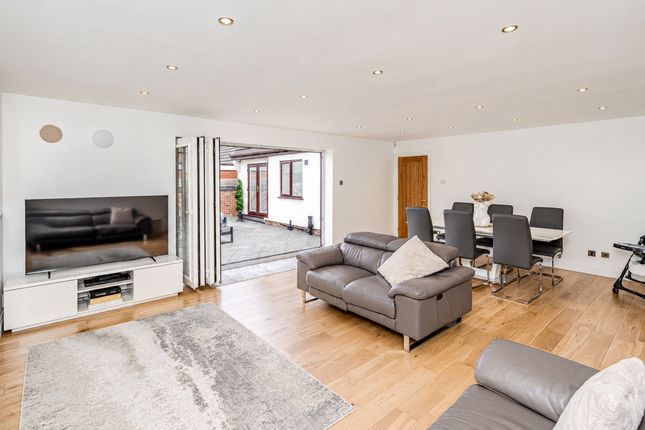 109 Latham Lane, Wigan photo 4