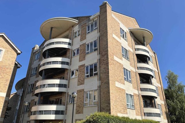 Flat for sale in Branagh Court, Reading
