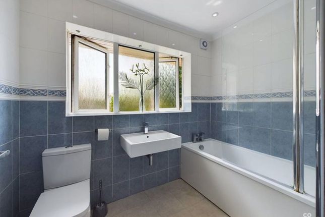 1 Wheatfield Way, Brighton photo 4