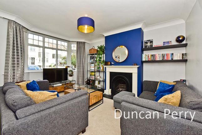 43, Laurel Avenue, Potters Bar photo 2