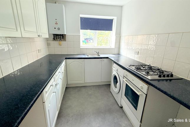 11, Oxford Close, Waltham Cross photo 2