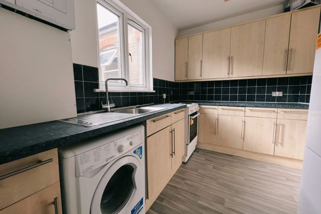 Thumbnail Flat to rent in Main Avenue, Enfield
