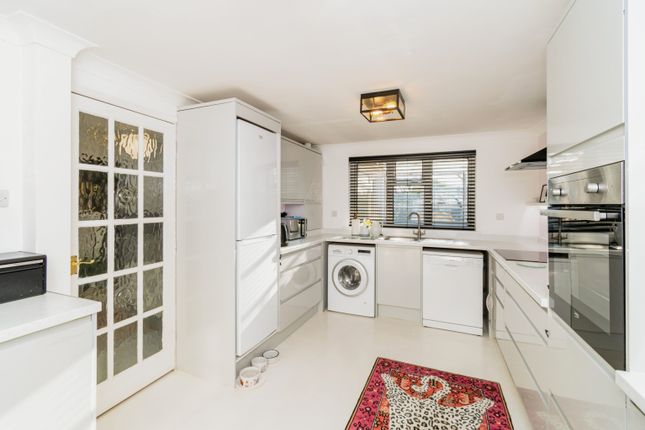 51, Sunset Road, Southampton photo 4