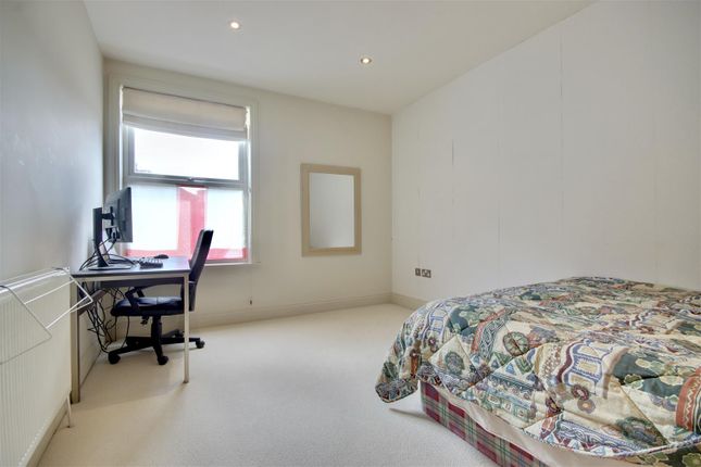 Flat for sale in Clarendon Road, Southsea