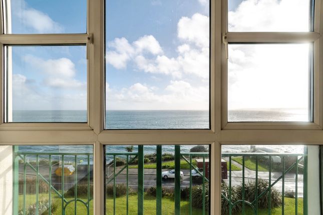 Flat 41, Bay Court,, Cliff Road, Cornwall photo 3