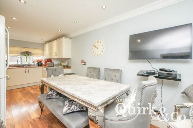 54, Delfzul Road, Canvey Island photo 4