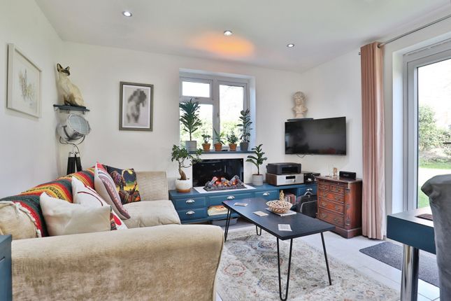 Flat 4, St. Martins Court, 83, Richmond Wood Road, Dorset photo 4
