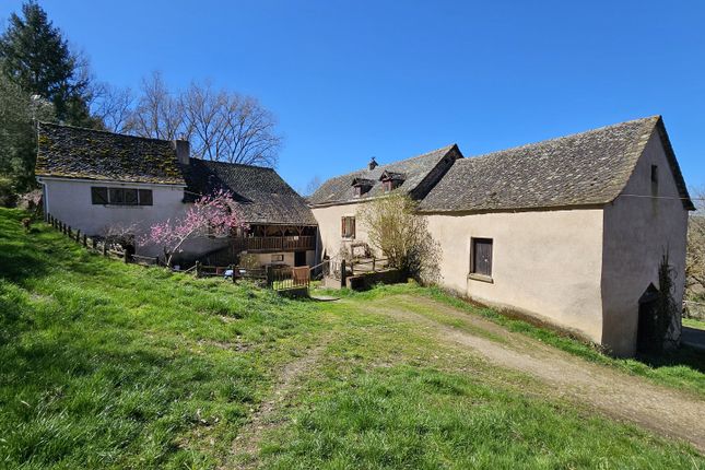 Property for sale in Previnquieres, Aveyron, France