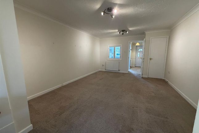 8, Selwood Close, Sturminster Newton photo 4