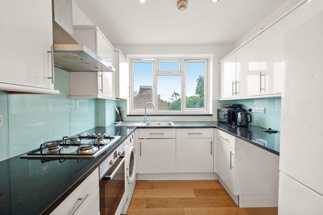 Flat for sale in Hornsey Rise, London