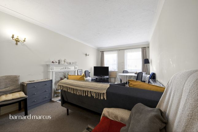 Flat 24, Homan Court, 17, Friern Watch Avenue, London photo 3