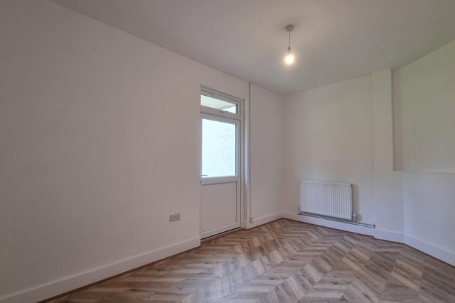 10, Coronation Avenue, Tilbury photo 4