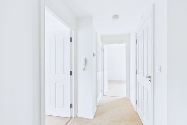 Flat 4, Western Gate, Swindon photo 4