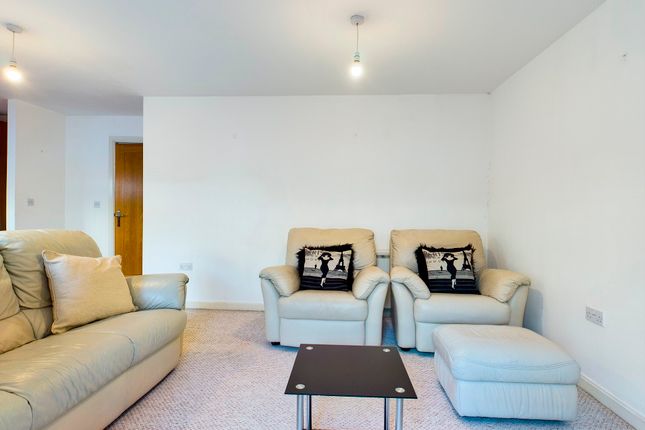 Flat to rent in St Catherines Court, Marina, Swansea