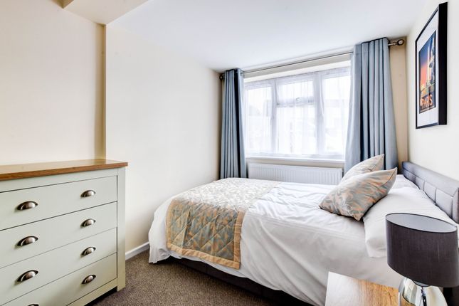 Thumbnail Room to rent in Dovedale Crescent, Southgate