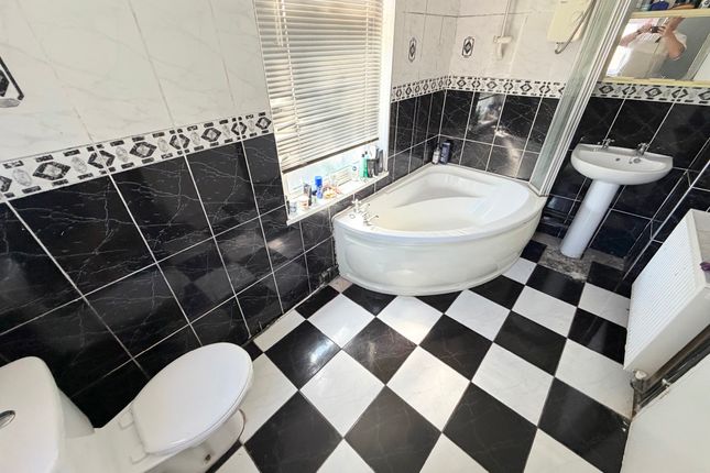 28 Treneol, Aberdare photo 4