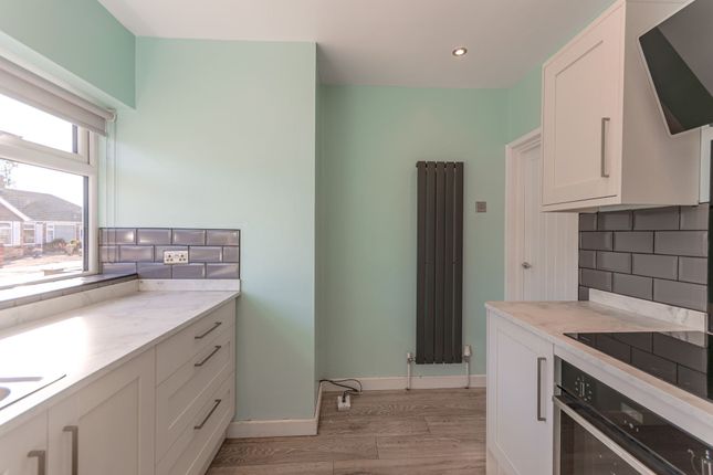 41 Ashley Park Crescent, York photo 3