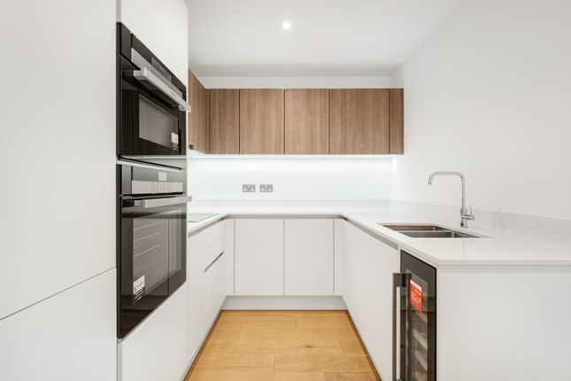 Twickenham Gateway, Bradshaw Close, Twickenham, TW1 photo 3