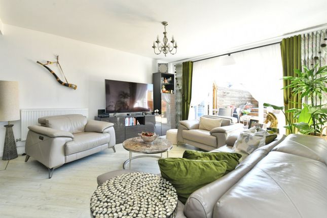 11, Wesley Lane, Saltash photo 3