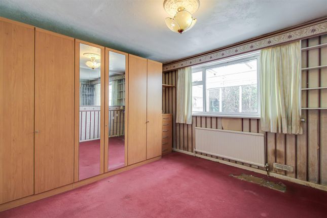 15, Lingwell Gate Drive, Wakefield photo 4