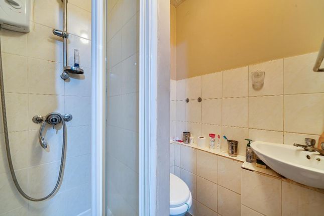 2, Pycroft Way, London photo 4