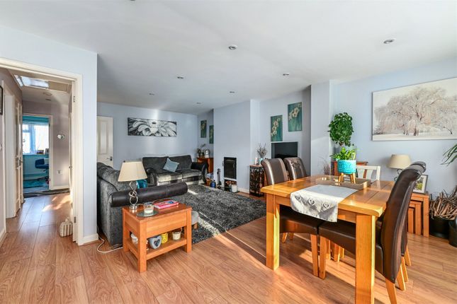 36, Waverley Drive, Guildford photo 4