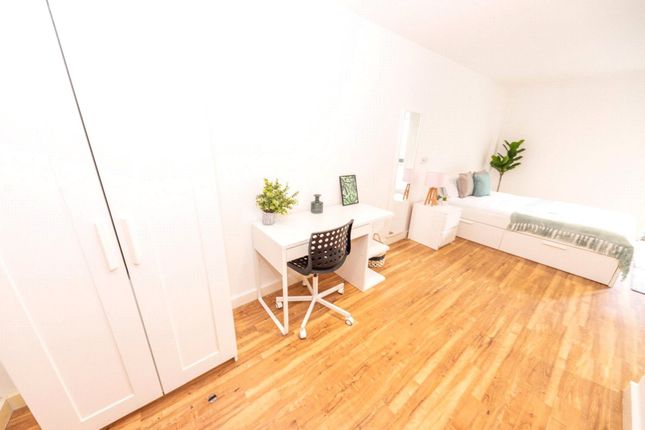 207 The Studios, 25 Plaza Boulevard, Liverpool photo 3