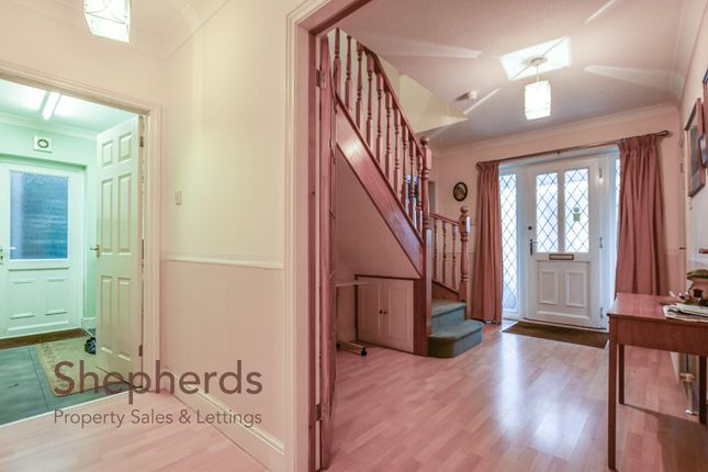 8, Rosehill Close, Hoddesdon photo 3