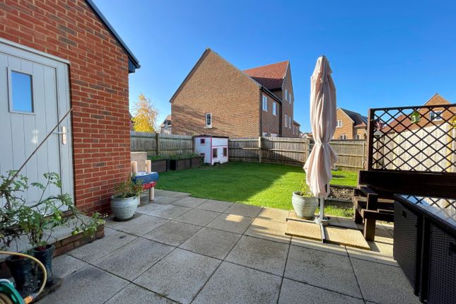 End terrace house for sale in Buddery Close, Warfield, Berkshire