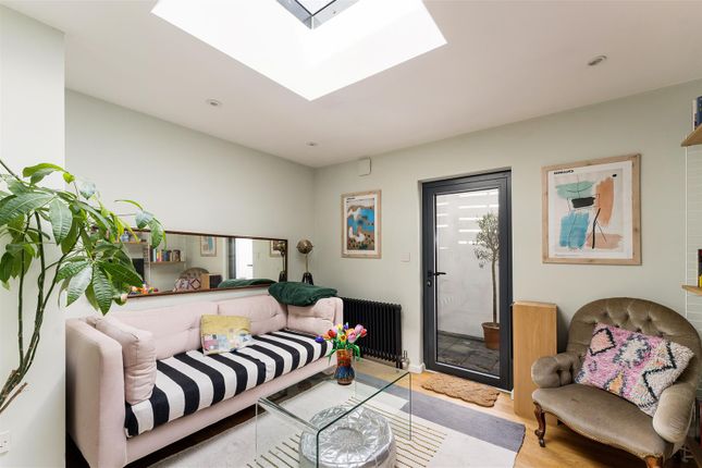 5, Canberra Path, Leyton photo 2