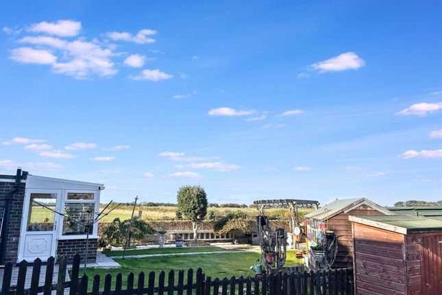 Benfield Grove, Whitley Bay photo 4