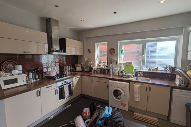 Flat 2, 119 Cheriton Road, Kent photo 4