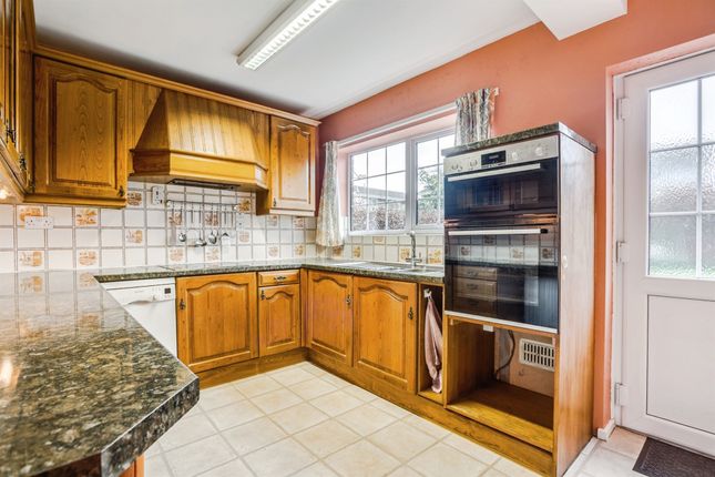 10, Stopford Garth, WAKEFIELD photo 4