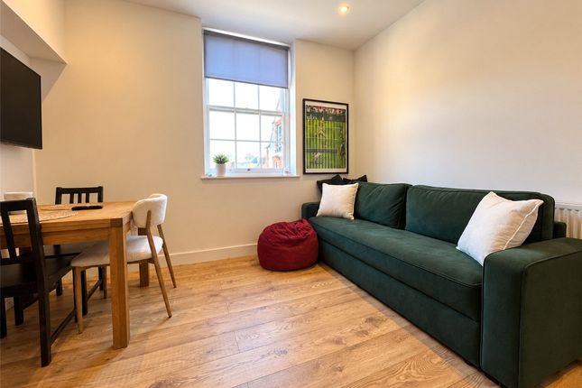Flat 5, Westgate Chambers,, Staple Gardens, Hampshire photo 3