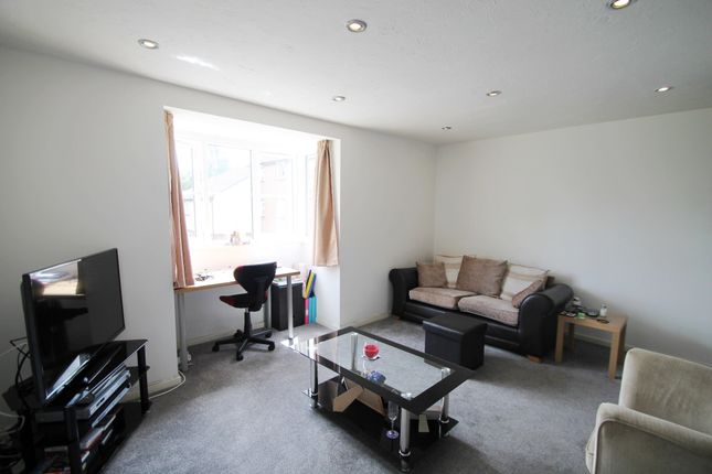 48, Knowles Close, West Drayton photo 3