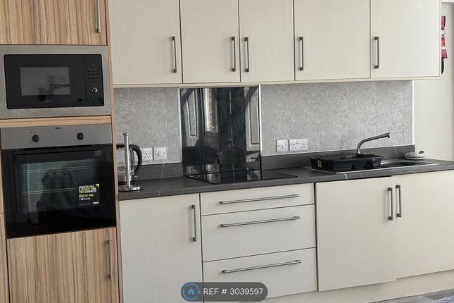 Flat, Albion Street, Hull photo 3