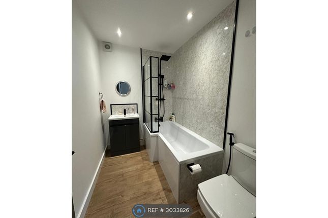 Chantry Lane, Flat, Grimsby photo 5