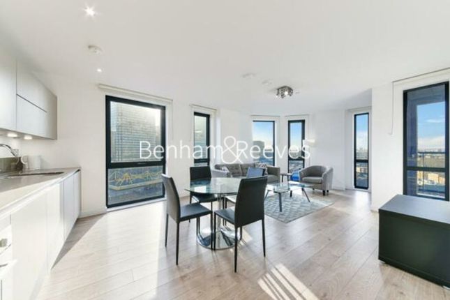 Thumbnail Flat to rent in Williamsburg Plaza, Canary Wharf