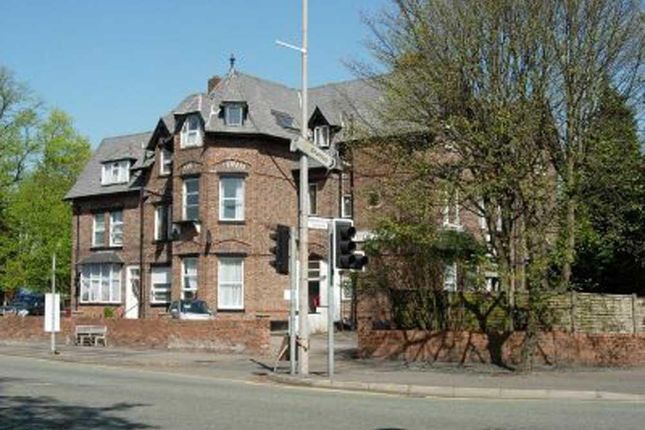 32 Bedroom House in M8 4JX