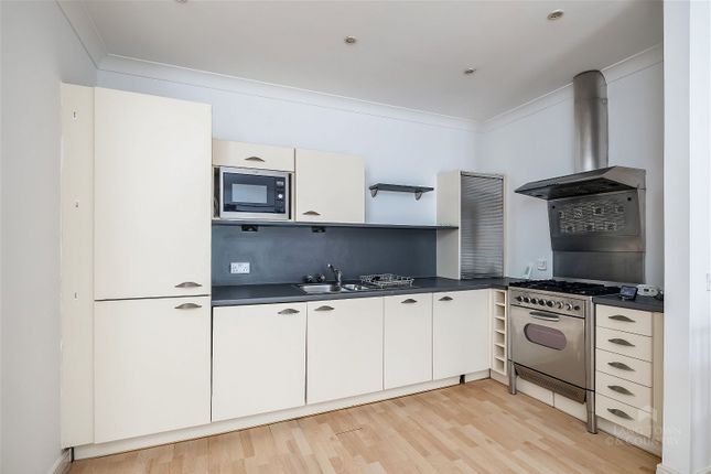 Flat to rent in Vauxhall Street, Plymouth
