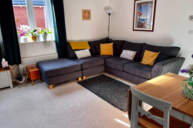 15, Daisy Close, Leicester photo 2