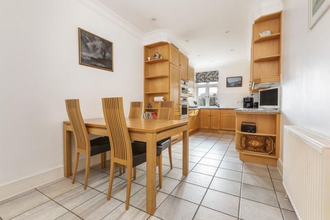 Flat 10 Gillespie House, Holloway Drive, Virginia Water photo 3