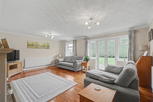 7, Manorleigh, Derbyshire photo 4