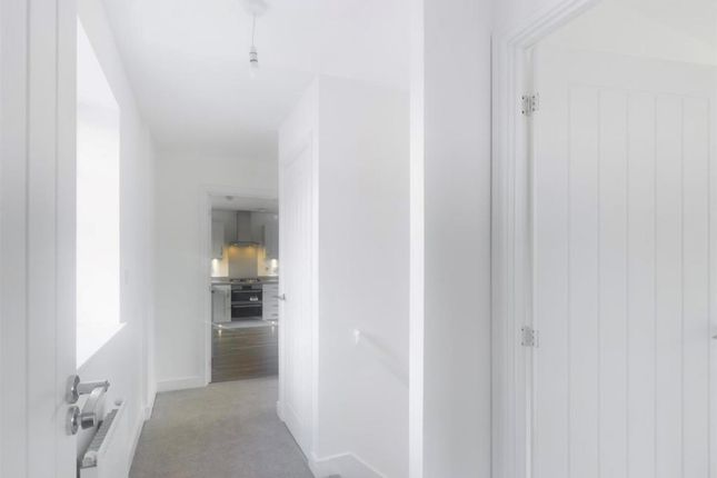 1, Sandpiper Road, HARLOW photo 2